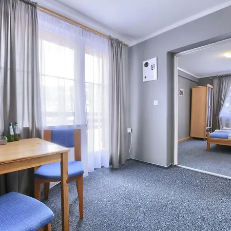 Ξενοδοχείο Rezydencja Karnat I I Ii *