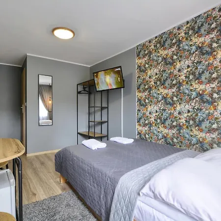 Ξενοδοχείο Rezydencja Karnat I I Ii *